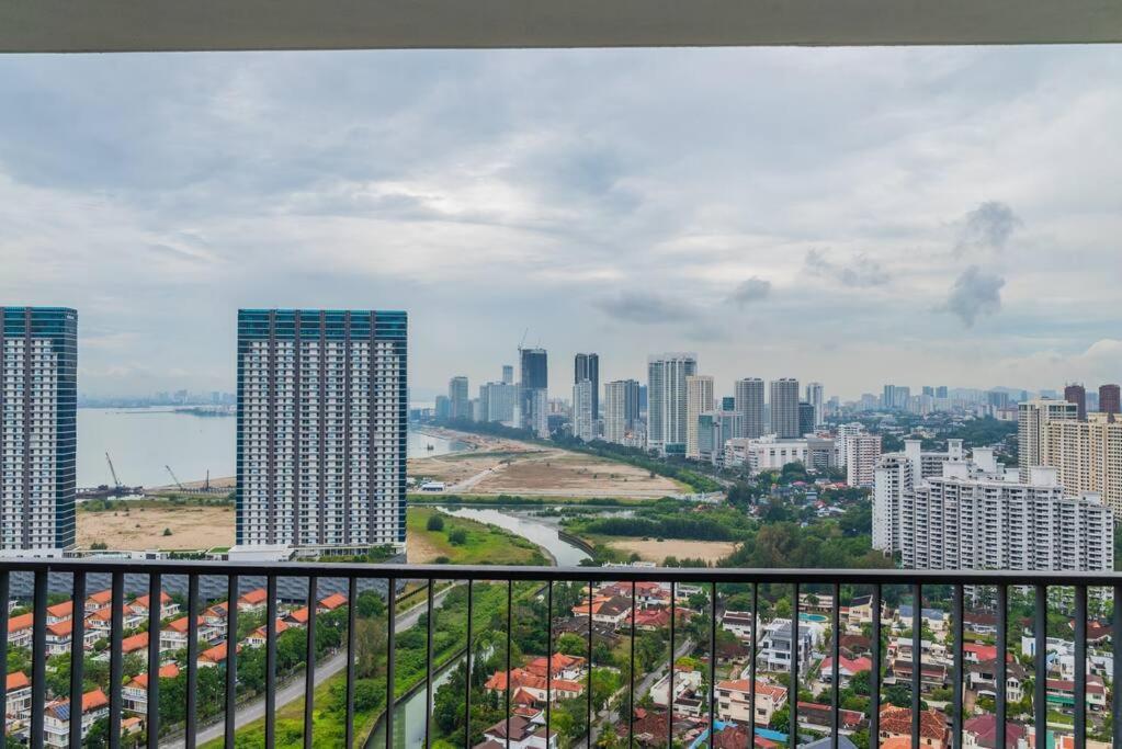 Deluxe Seaview Suite Twin Bed By The Only Bnb Tanjung Tokong Ngoại thất bức ảnh