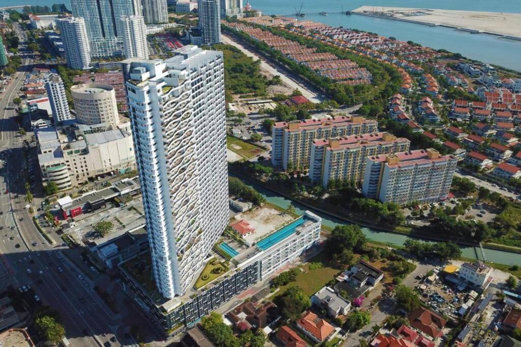 Deluxe Seaview Suite Twin Bed By The Only Bnb Tanjung Tokong Ngoại thất bức ảnh